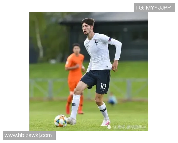 足球天才Hesi崭露头角带领球队冲击世界舞台成就未来巨星